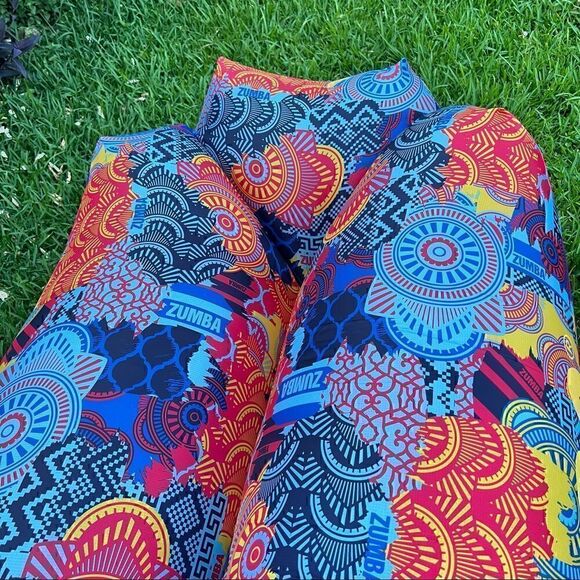 ZUMBA inflatable lounger with carry on tote. Super cute. *Make an offer! - Picture 6 of 17